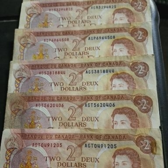 Canadian Two Dollar Banknotes - Picture 2 of 4